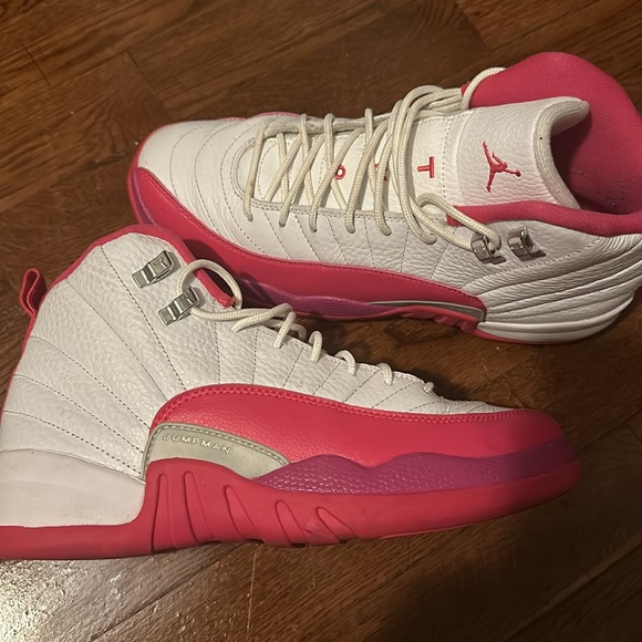 Dynamic Pink Jordan Retro 12 size 8Y - Picture 3 of 5